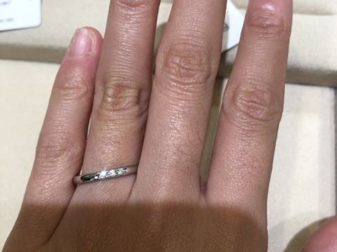 【MIKIMOTO(ミキモト)の口コミ】 3石のダイヤモンドがついたシンプルな指輪ですが、ダイヤモンドを入れると…