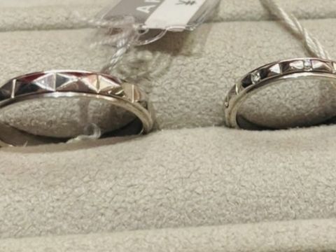 【AFFLUX(アフラックス)の口コミ】 AFFLUXのcoronaを試着しました。
素材はプラチナ。
こちらを試着した理由…