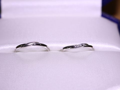 【ヴァンドーム青山(VENDOME AOYAMA)の口コミ】 女性用のリングは、ダイヤモンドを少しあしらったものとつぶつぶのデザイ…