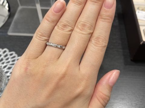 【ショーメ(CHAUMET)の口コミ】 男女でペアのデザイン、カーブのないフラットな丸型、ダイヤあり、サイズ…