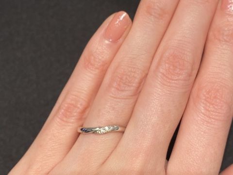 【銀座ダイヤモンドシライシの口コミ】 11月に発売したばかりの新作です。シンプルだけど少しデザイン性もありな…