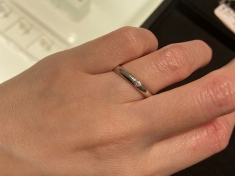 【カルティエ(Cartier)の口コミ】 カルティエのウェディングリングです。素材はプラチナですが、イエローゴ…