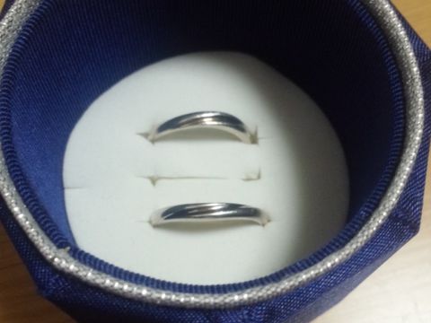 【4℃ BRIDAL(ヨンドシーブライダル)の口コミ】 旦那が仕事柄指輪ができないので、とにかく安い価格のを探しました。

シ…