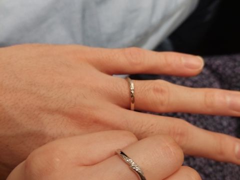 【アイプリモ(I-PRIMO)の口コミ】 指が細く綺麗に見えるデザインです。男性と女性で別々のデザインを選ぶ人…