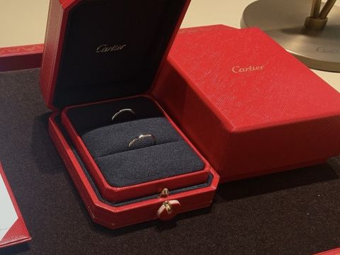 【カルティエ(Cartier)の口コミ】 結婚指輪は毎日常につける予定のため、シンプルなデザインのものを選びま…