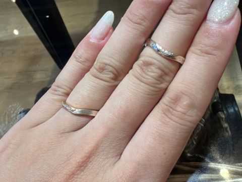 【杢目金屋(もくめがねや)の口コミ】 指輪のデザインはオーソドックスなもの、杢目を使わない部分を作るなど、…