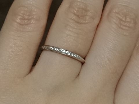 【ツインズキューピッド(Twins Cupid)の口コミ】 普通のエタニティやハーフエタニティのようなダイヤがまっすぐのデザイン…