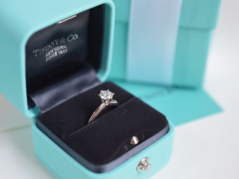 【ティファニー(Tiffany & Co.)の口コミ】 サプライズでのプロポーズだったので、指輪は一から全て彼が選んでくれま…