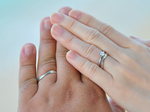 【JEWELRY  KAMATA(ジュエリーかまた)の口コミ】 1石のシンプルなデザインの物を探していました(^^)
婚約指輪だけだと1石だ…