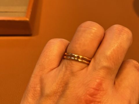 【エルメス(HERMES)の口コミ】 アリアンヌは2連になっているように見える個性的なデザインでカジュアルに…