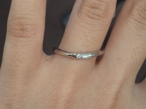 【HOSHI no SUNA 星の砂(ほしのすな)の口コミ】 シンプルなデザインが気に入りました。ゆるやかな曲線とワンポイントに光…