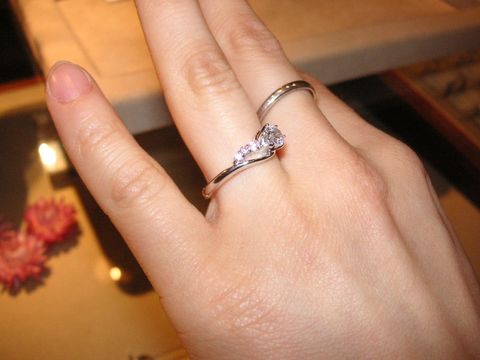 【アイプリモ(I-PRIMO)の口コミ】 ピンクダイヤがついているデザインのもを希望していて、いくつか見せてい…