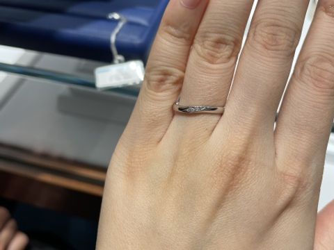 【銀座ダイヤモンドシライシの口コミ】 シンプルで日常にも使いやすそうでした。婚約指輪を買わない予定なので、…