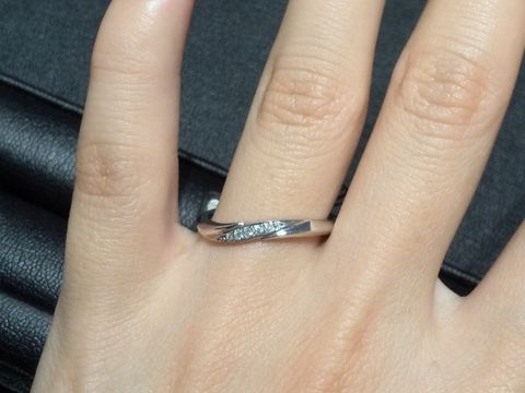 【エクセルコダイヤモンド(EXELCO DIAMOND)の口コミ】 ダイヤの入っているものをいくつか見せてもらった中で、こちらが派手すぎ…