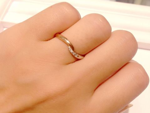 【ウィスプ(WISP)の口コミ】 ピンクゴールドとプラチナの2種類を使用したおしゃれなデザインです。ウェ…