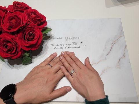 【ラザール ダイヤモンド(LAZARE DIAMOND)の口コミ】 ペア感のある指輪がいいねと話していたので、こちらの指輪はさりげくデザ…
