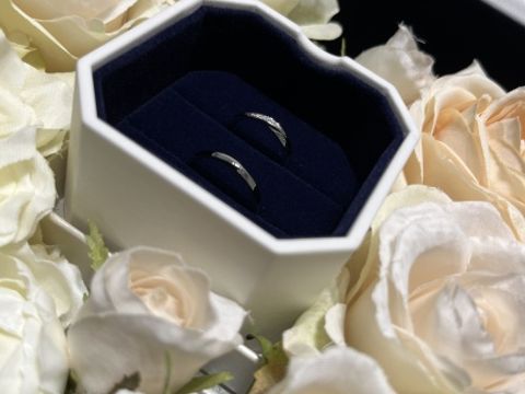 【4℃ BRIDAL(ヨンドシーブライダル)の口コミ】 指輪のデザインが少しウェーブしている+ダイヤは数個欲しいという指輪を探…