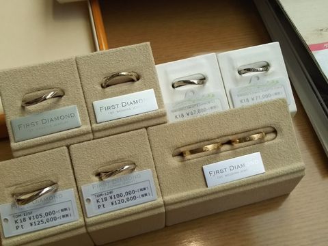 【FIRST DIAMOND(ファーストダイヤモンド)の口コミ】 色のレパートリーがたくさんあったのが印象的だった。黄色っぽいタイプで…