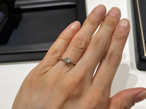 【ラザール ダイヤモンド(LAZARE DIAMOND)の口コミ】 婚約指輪といえばダイヤモンドだったので、ダイヤの質にこだわってブラン…