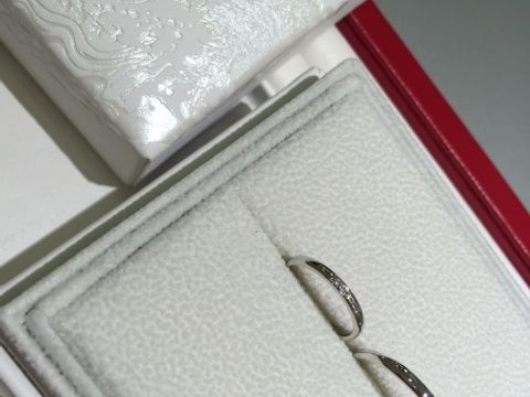 【AFFLUX(アフラックス)の口コミ】 シンプルで細めの指輪を探していました。ブランドにこだわりはありません…