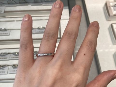 【アイプリモ(I-PRIMO)の口コミ】 シンプルなストレートでも、メレダイヤが中心に向かって太く、先は細いの…