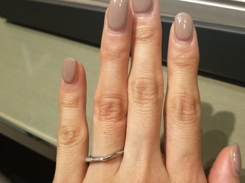 【アイプリモ(I-PRIMO)の口コミ】 中心がキュッとなったV字の指輪です。V字のデザインをいくつか試着しまし…