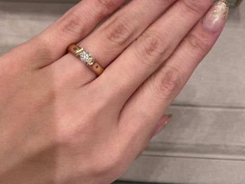 【NIESSING(ニーシング)の口コミ】 ダイヤ周りの爪部分が立ち上がったデザインで、立ち上がっていないタイプ…