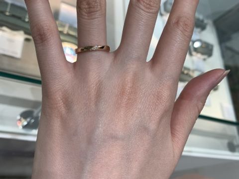 【L＆Co.(エルアンドコー)の口コミ】 ピンクゴールドの結婚指輪です。少し細めのデザインで、シンプルですが、…