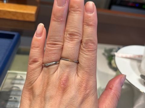 【銀座ダイヤモンドシライシの口コミ】 「信じる」という意味を持つマリッジリングで、ウェーブでダイヤモンドの…