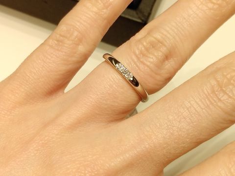 【4℃ BRIDAL(ヨンドシーブライダル)の口コミ】 シンプルで結婚指輪らしい控え目なリングを探していたので、かなりイメー…
