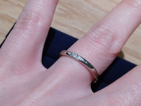 【BIJOUPIKO(ビジュピコ)の口コミ】 デザインはシンプルなストレートラインで控え目ですがダイヤモンドがキラ…