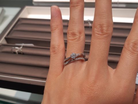 【アイプリモ(I-PRIMO)の口コミ】 結婚指輪のメレダイアは、ハートアンドキューピットで、小さいダイアでも…