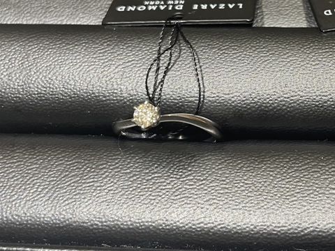 【ラザール ダイヤモンド(LAZARE DIAMOND)の口コミ】 指輪のデザインが気に入ったデザインが見つかったこと
ダイヤモンドのカッ…