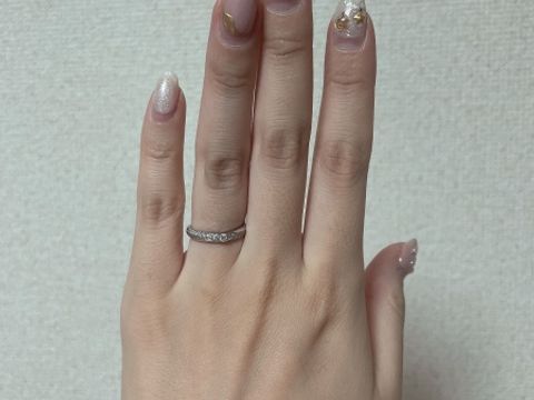 【銀座ダイヤモンドシライシの口コミ】 先に婚約指輪をもらっていたので、それに合うデザインで探していました。
…