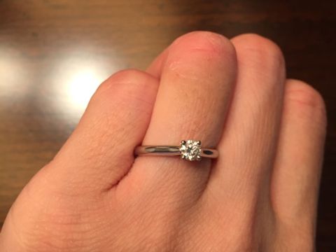 【カルティエ(Cartier)の口コミ】 美しい曲線とダイヤのきらめきが、とても気に入りました。飽きのこないシ…