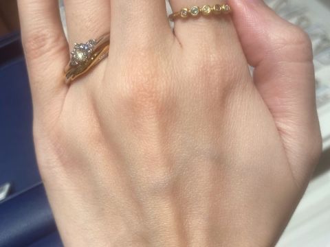 【銀座ダイヤモンドシライシの口コミ】 なるべく細身、高さがなく普段使いしやすいデザインを探していました。何…