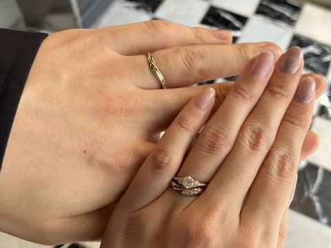 【ケイウノ ブライダル(K.UNO BRIDAL)の口コミ】 プラチナとゴールドのコンビネーション、ウェーブのデザインで探していま…