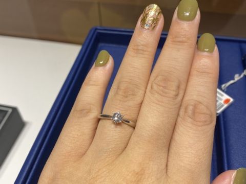 【銀座ダイヤモンドシライシの口コミ】 ストレートで1粒ダイヤの婚約指輪。婚約指輪と言われてイメージするのはこ…