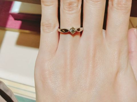 【ブルガリ(BVLGARI)の口コミ】 ブルガリの婚約指輪は個性的なイメージがありましたが、シンプルなものも…
