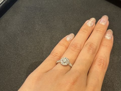 【グラフ(GRAFF)の口コミ】 0.5ctとは思えないほどのボリューム感、輝きがすごいです。特にダイヤの輝…