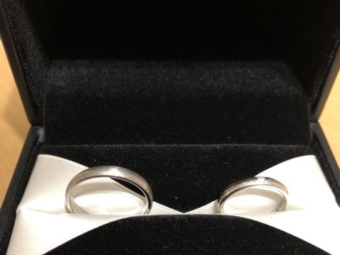 【エクセルコダイヤモンド(EXELCO DIAMOND)の口コミ】 2人で気に入ったデザインが、たまたまペアリングであった為。
リングの内…