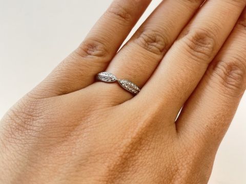 【ブシュロン(BOUCHERON)の口コミ】 婚約指輪も定期的につけたくて、あえて石がついていないタイプのものを探…