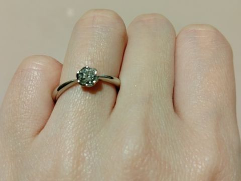 【TRECENTI(トレセンテ)の口コミ】 トレセンテだけの特別なダイヤモンドの留め方をしているのでツメが無くて…