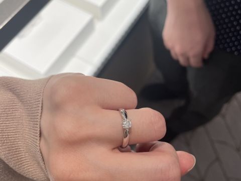 【ティファニー(Tiffany & Co.)の口コミ】 真ん中が絞ってあるたかちでした。指が少し長く見えると思います。リング…