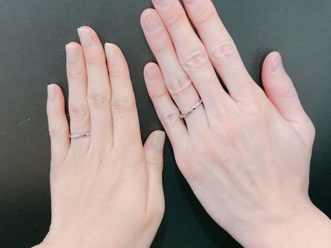 【銀座ダイヤモンドシライシの口コミ】 可愛さと指をより長く綺麗に見せるのと水掻きが深いのでウェーブの指輪に…