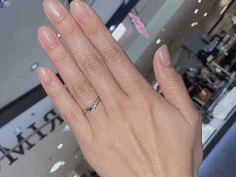 【アイプリモ(I-PRIMO)の口コミ】 指がすらっときれいに見えるデザインで、すごく気に入りました！Vラインデ…