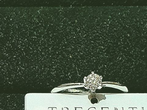 【TRECENTI(トレセンテ)の口コミ】 爪が6箇所でダイヤモンドがしっかり固定されているので、まず落石してしま…