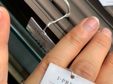 【アイプリモ(I-PRIMO)の口コミ】 指が細く見える気がします。
デザインのマットな両サイドが、真ん中の部分…