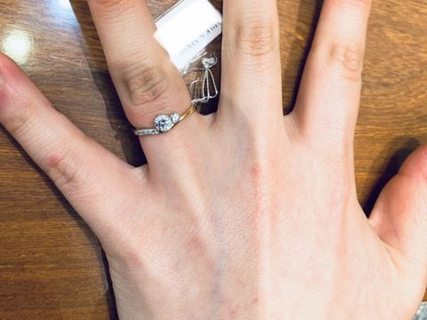 【MILK&Strawberry(ミルクアンドストロベリー)の口コミ】 リングが、細めでシンプルなデザインです。s字にウェーブしているので、華…