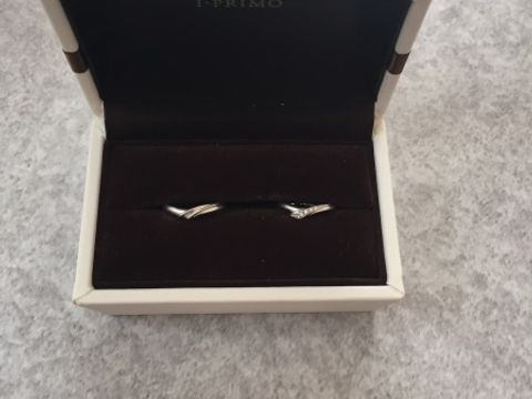 【アイプリモ(I-PRIMO)の口コミ】 プラチナで探してました。
シンプルだけど、シンプルすぎないデザインを探…